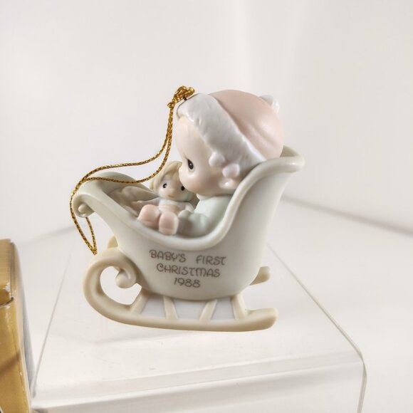 Precious Moments 1988 Baby’s First Christmas Bear Sleigh Ornament Enesco 115282 - Picture 2 of 9